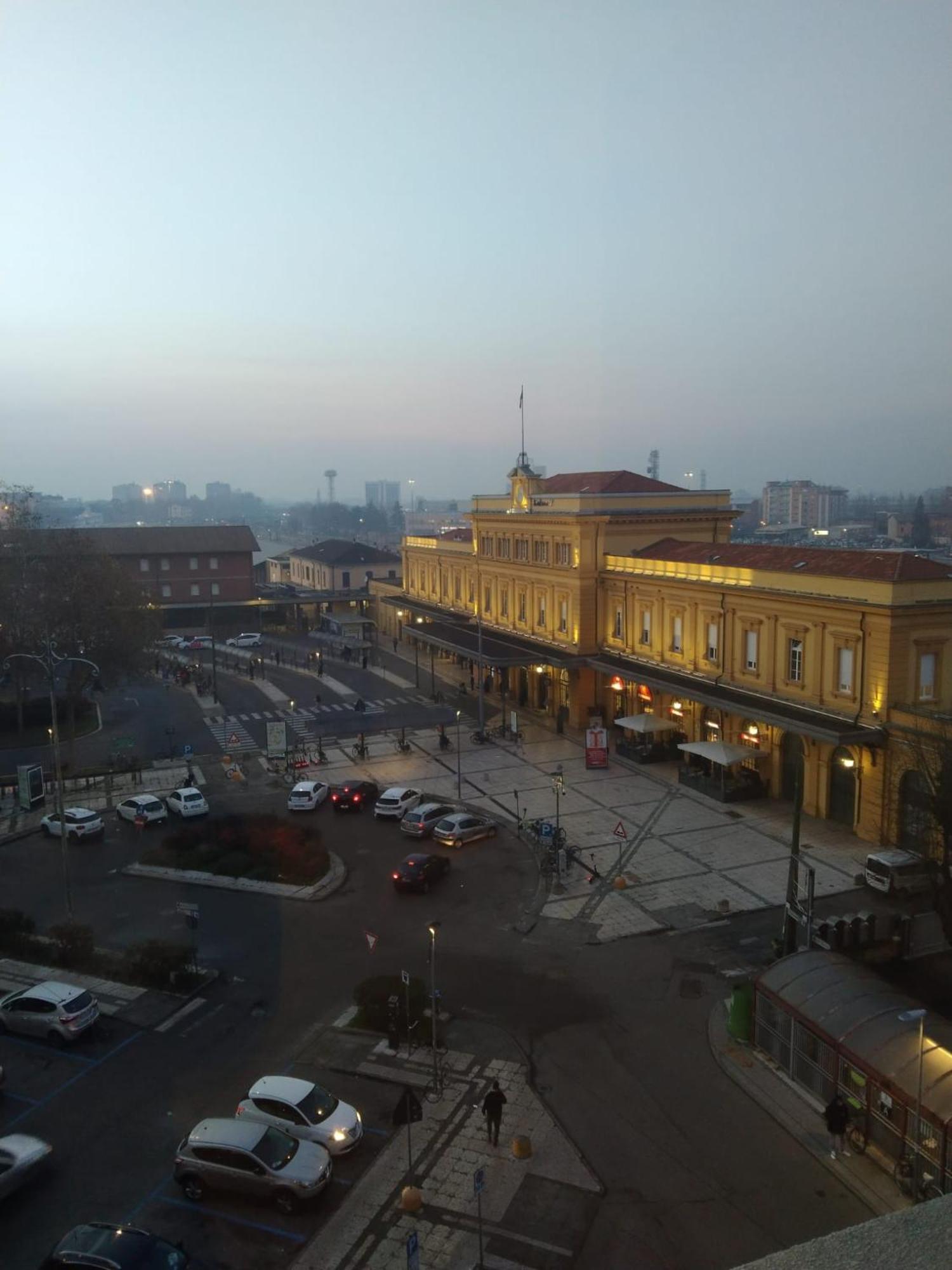 Grand Central By Alloro Su Treno - Affitti Brevi Italia モデナ エクステリア 写真